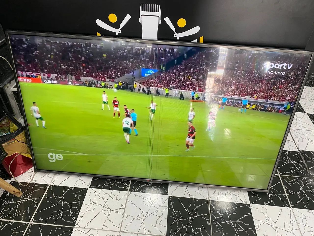 Vendo Smartv LG 65 polegadas top de linha em estado de nova conforme fotos R$ 2500,00 - Foto 3