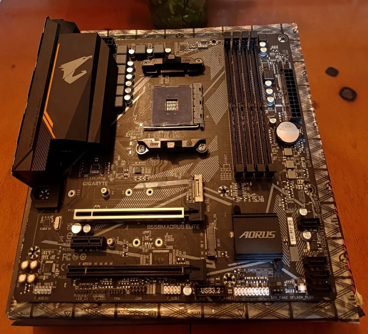 Placa mãe B550M AORUS ELITE Novinha  - Foto 3