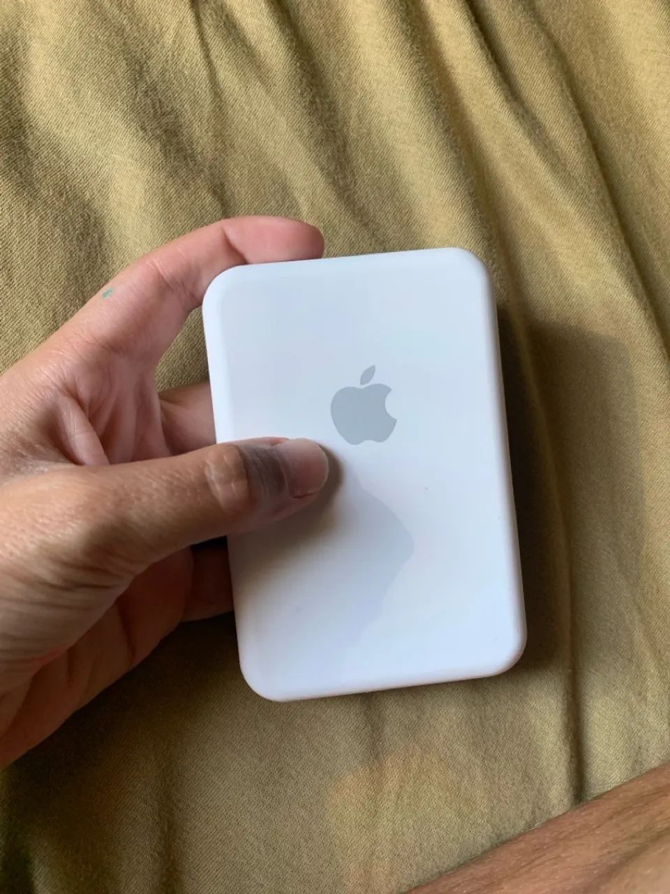 Carregador portátil de celular ( marca Apple ) 