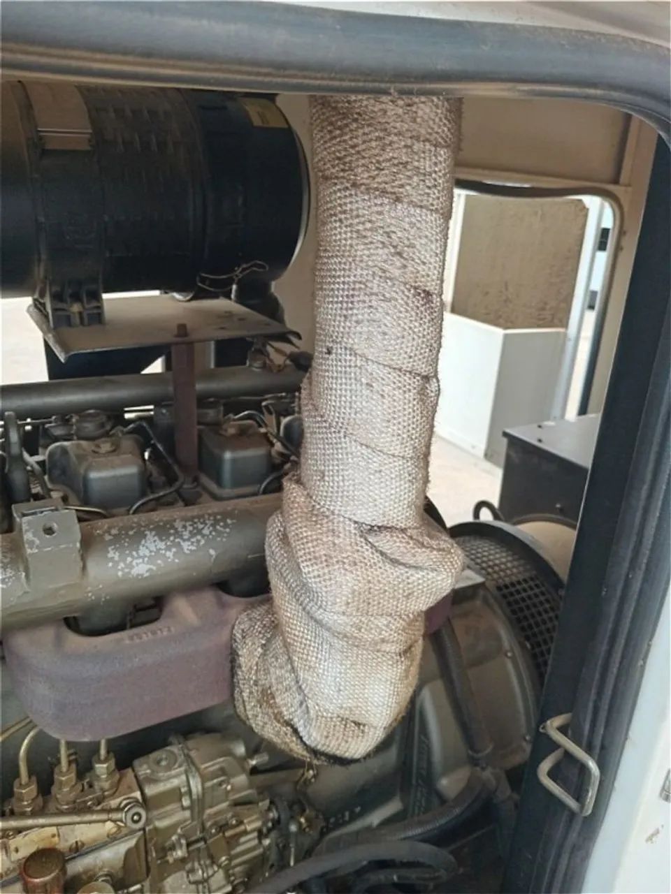 Grupo gerador 55 KVA/ 50 KVA cabinado a diesel  motor mwm - Foto 6