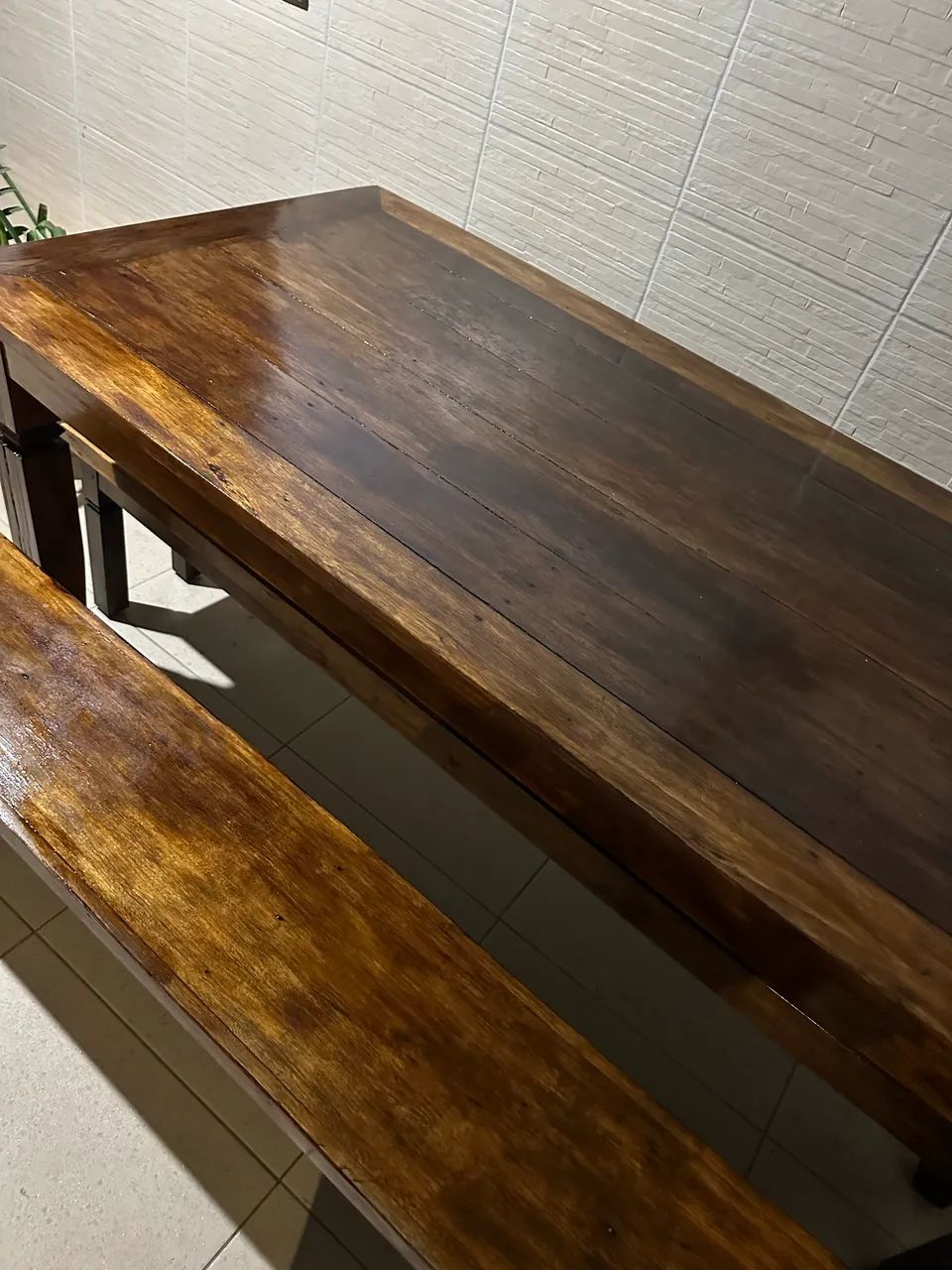 Mesa de madeira maciça. - Foto 3