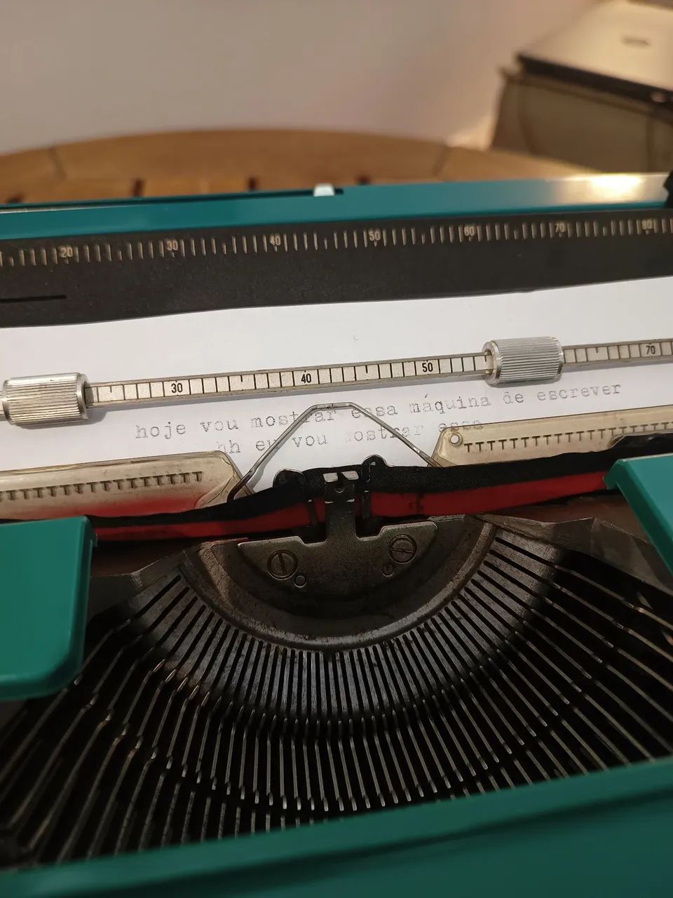 Máquina de escrever Olivetti verde e bolsa de couro original  - Foto 4