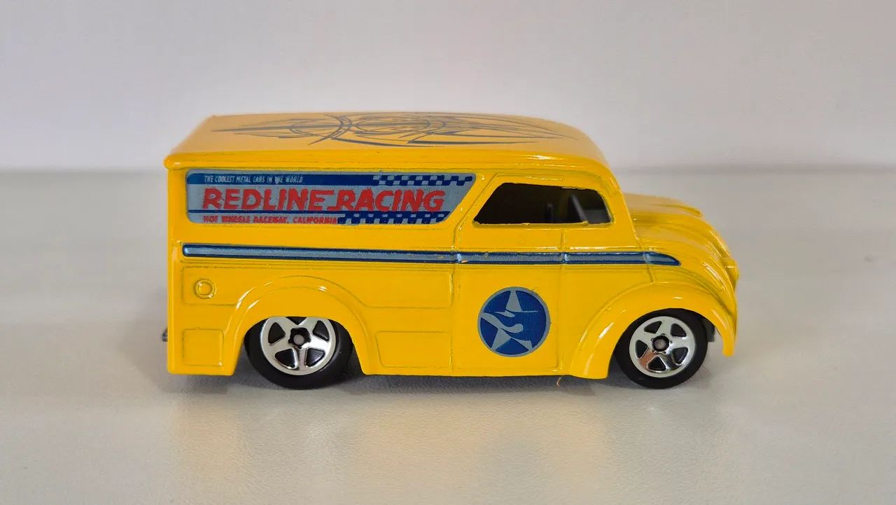 Lote 03 Hot Wheels Dairy Delivery Premium/ Mainline - Hobbies e