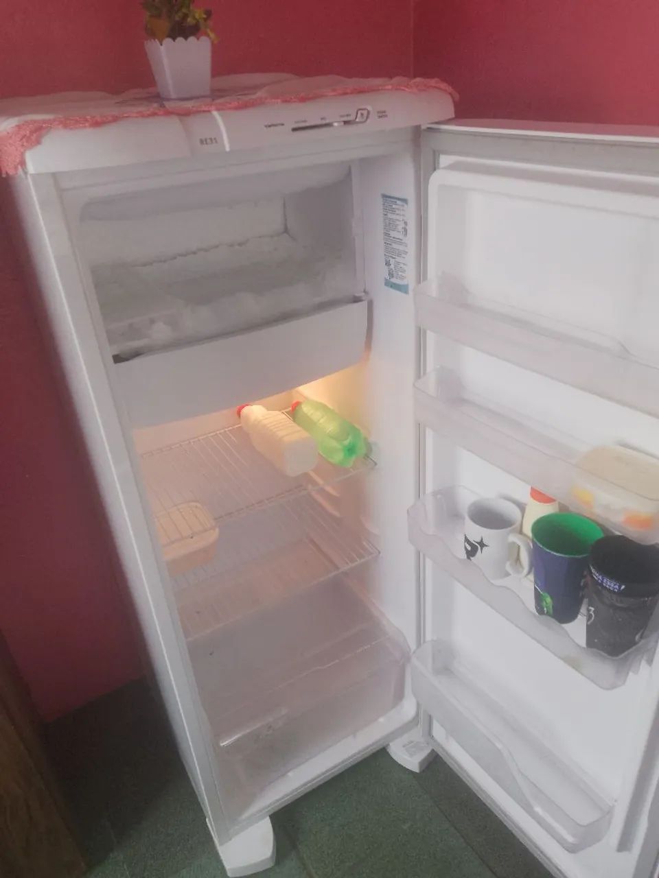 Geladeira Electrolux,  RE31com 240L ,    - Foto 2