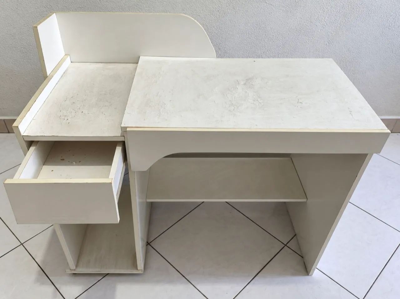 Mesa / escrivaninha 