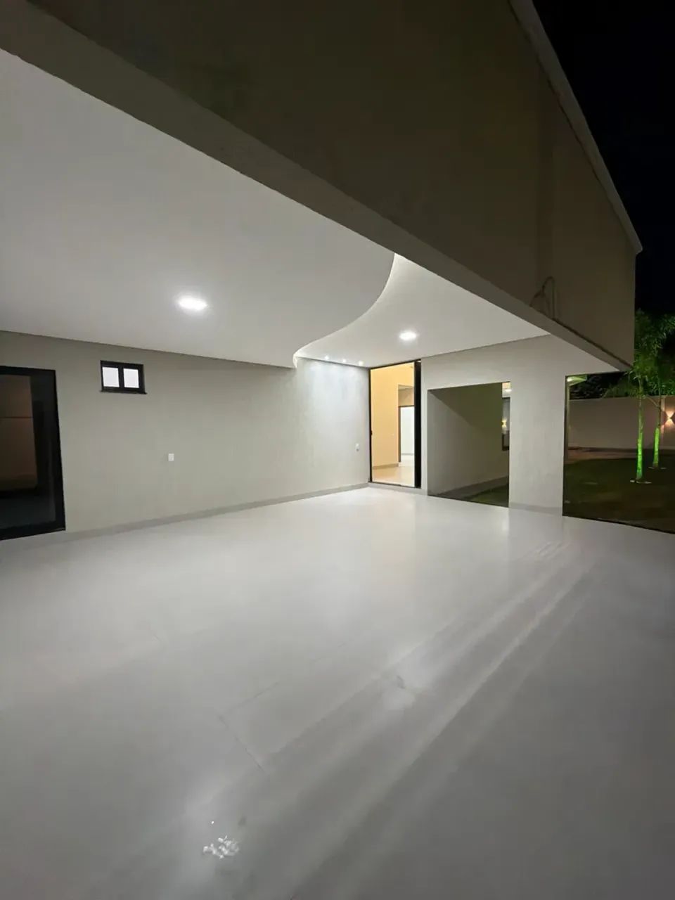 Casa 3/4 com suite - Esquina - com piscina