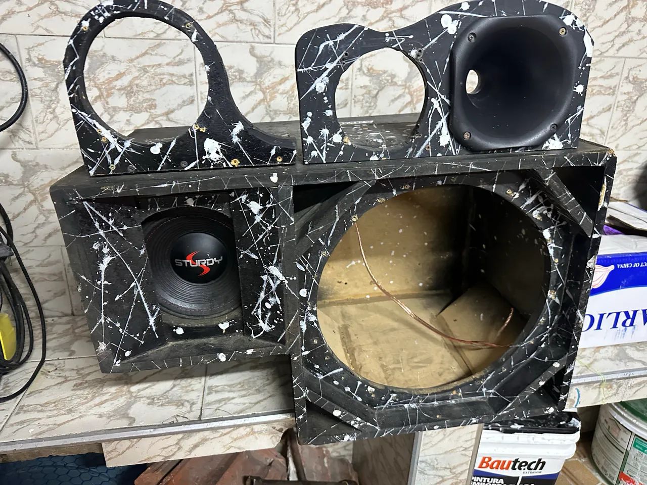 Vendo caixa vazia de 15 polegadas com médio de 8 - Foto 3