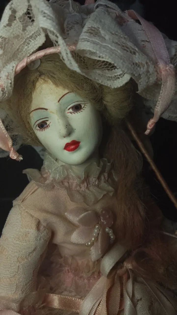 Boneca estilo Vitoriano,marcas pelo tempo  - Foto 2