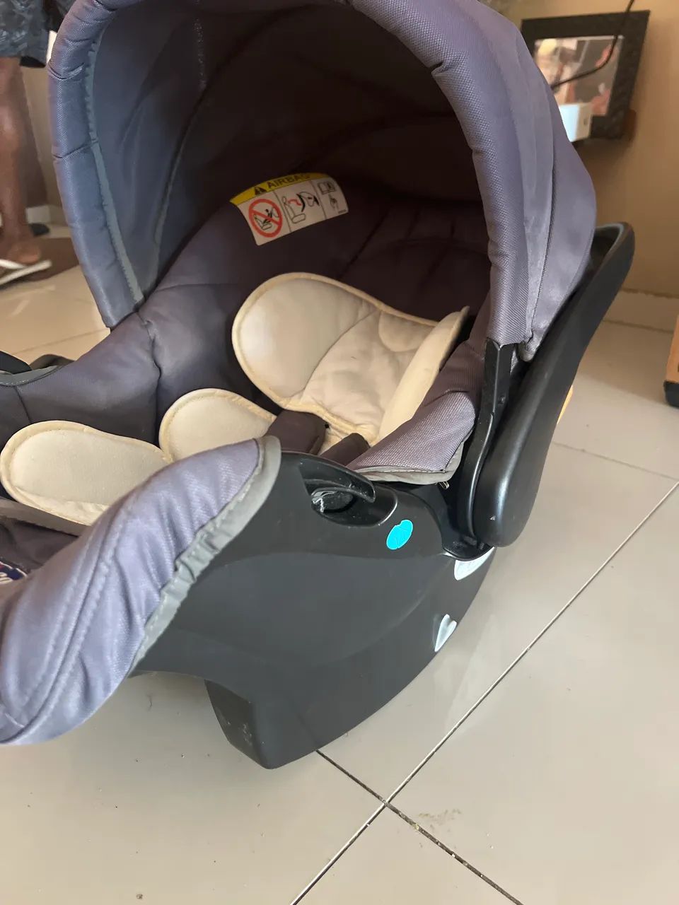 Bebê conforto da chicco com base para carro  - Foto 2