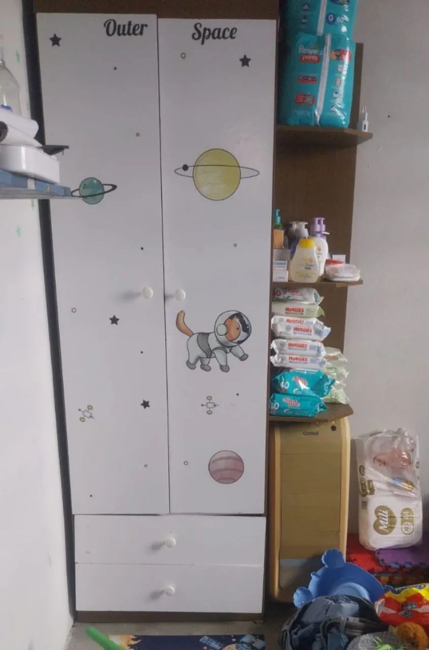 Guarda roupa e cama montessoriana 