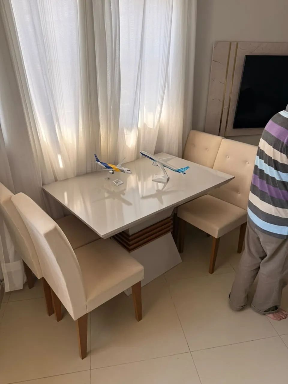 Mesa com 4 cadeiras 