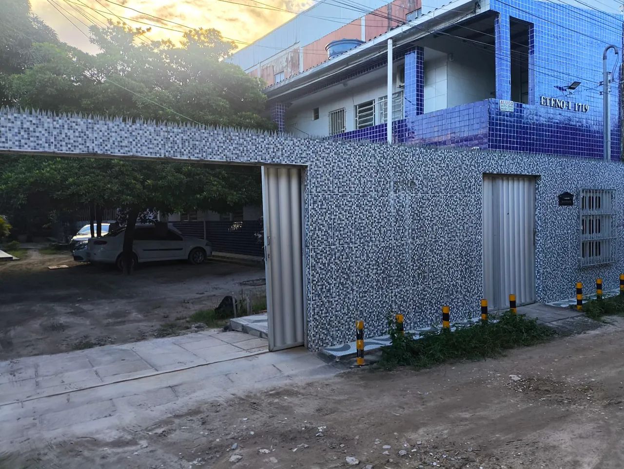 Excelente Condomínio na porta larga