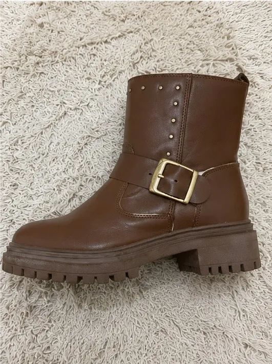 Bota Constance Marrom Tratorada com Fivela Nova - Foto 4
