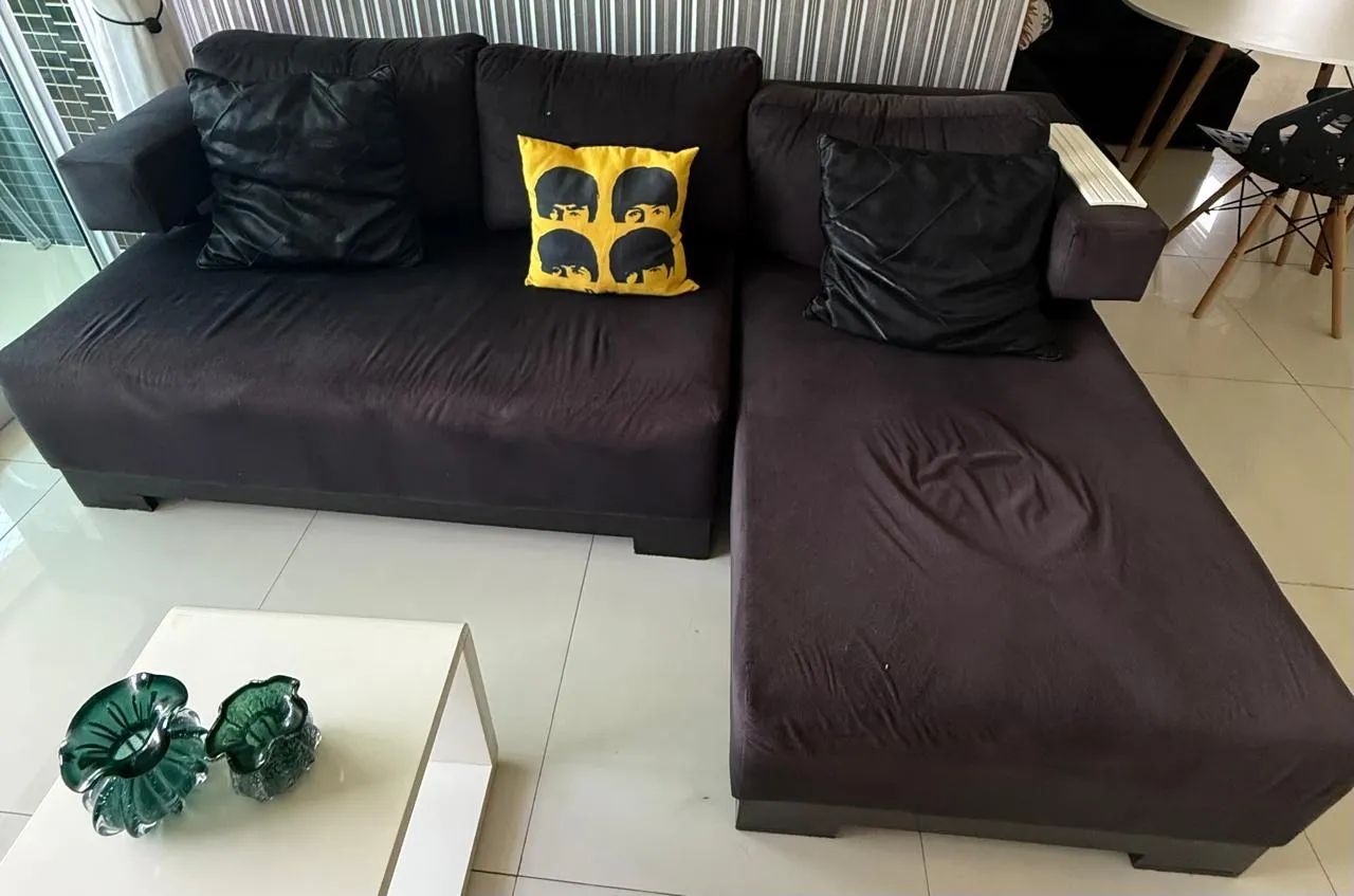Sofá preto 3 lugares 