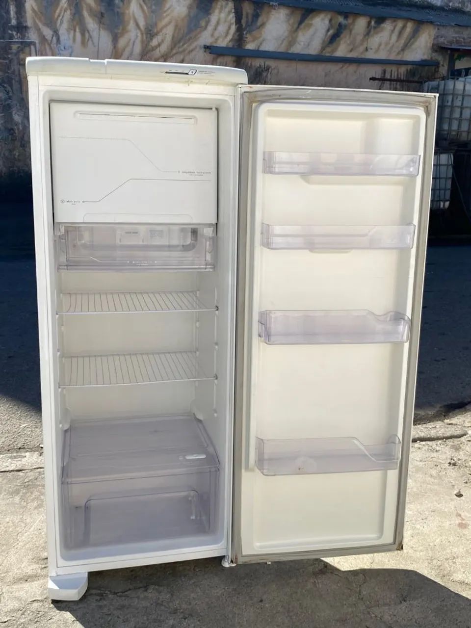 Geladeira Eletrolux semi nova 280 litros  - Foto 3