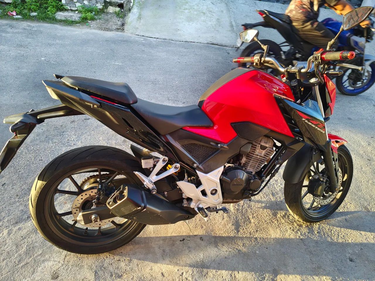 CB TWISTER 300F  - Foto 4