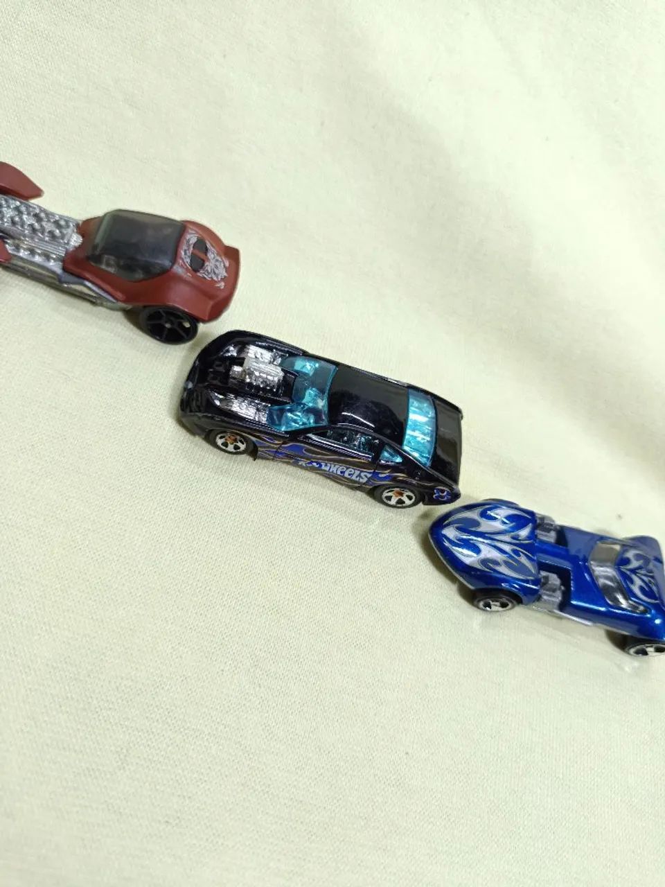 3 carrinhos Hotwheels. - Foto 2
