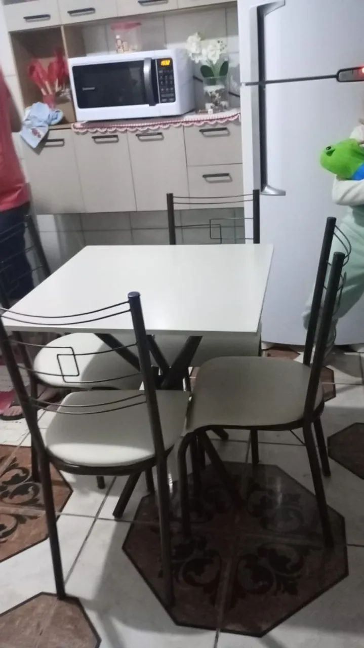 Mesa com 4 cadeiras - Foto 2