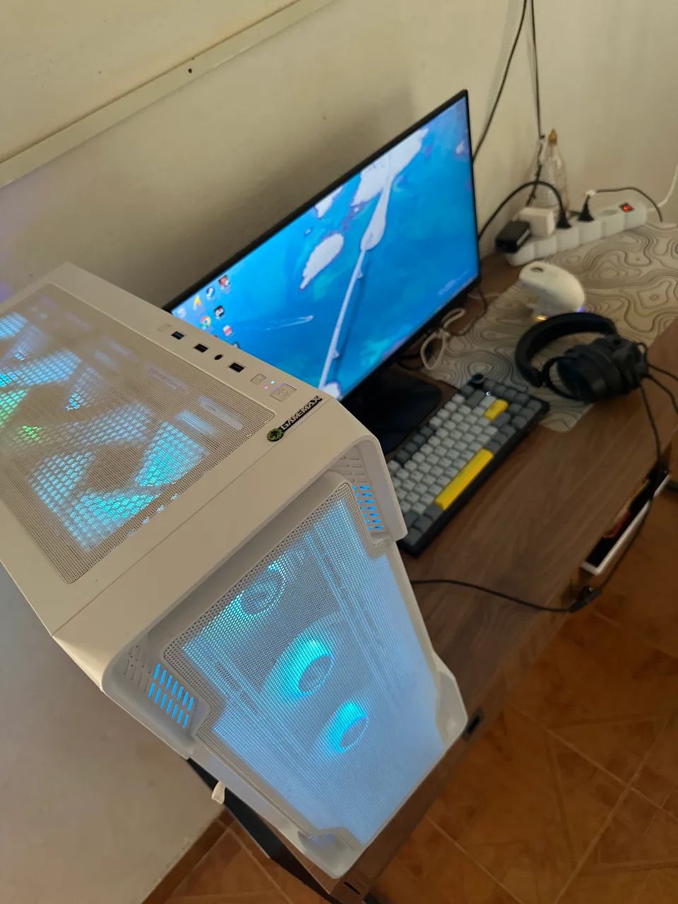 PC GAMER COMPLETO XEON + RX 580 Monitor AOC 100hz 24 polegadas + teclado mecânico e mouse