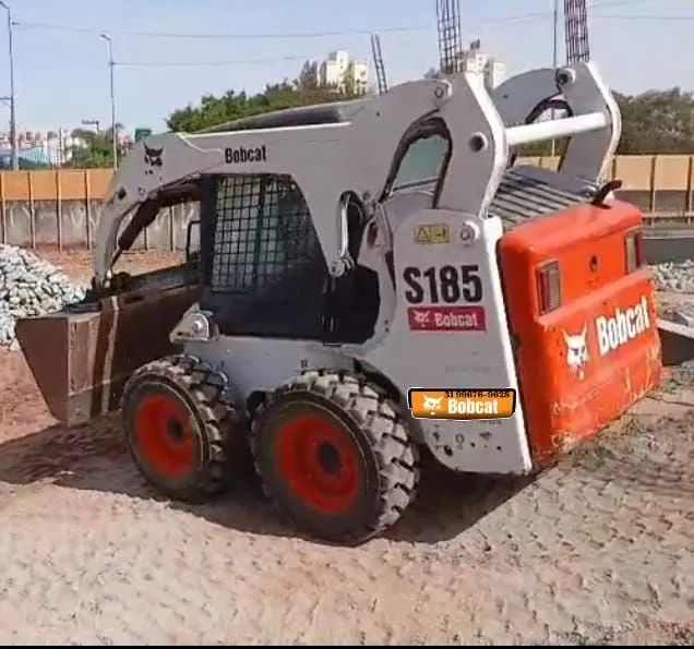Mini Carregadeira Bobcat S185 cabinada e ar condicionado  - Foto 4