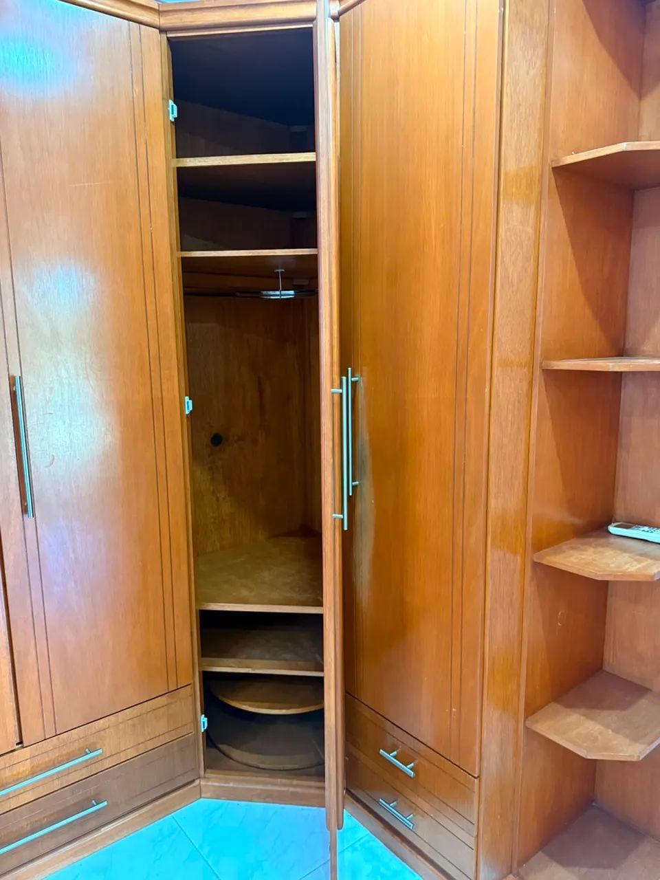 Vendo guarda roupa casal madeira  - Foto 2