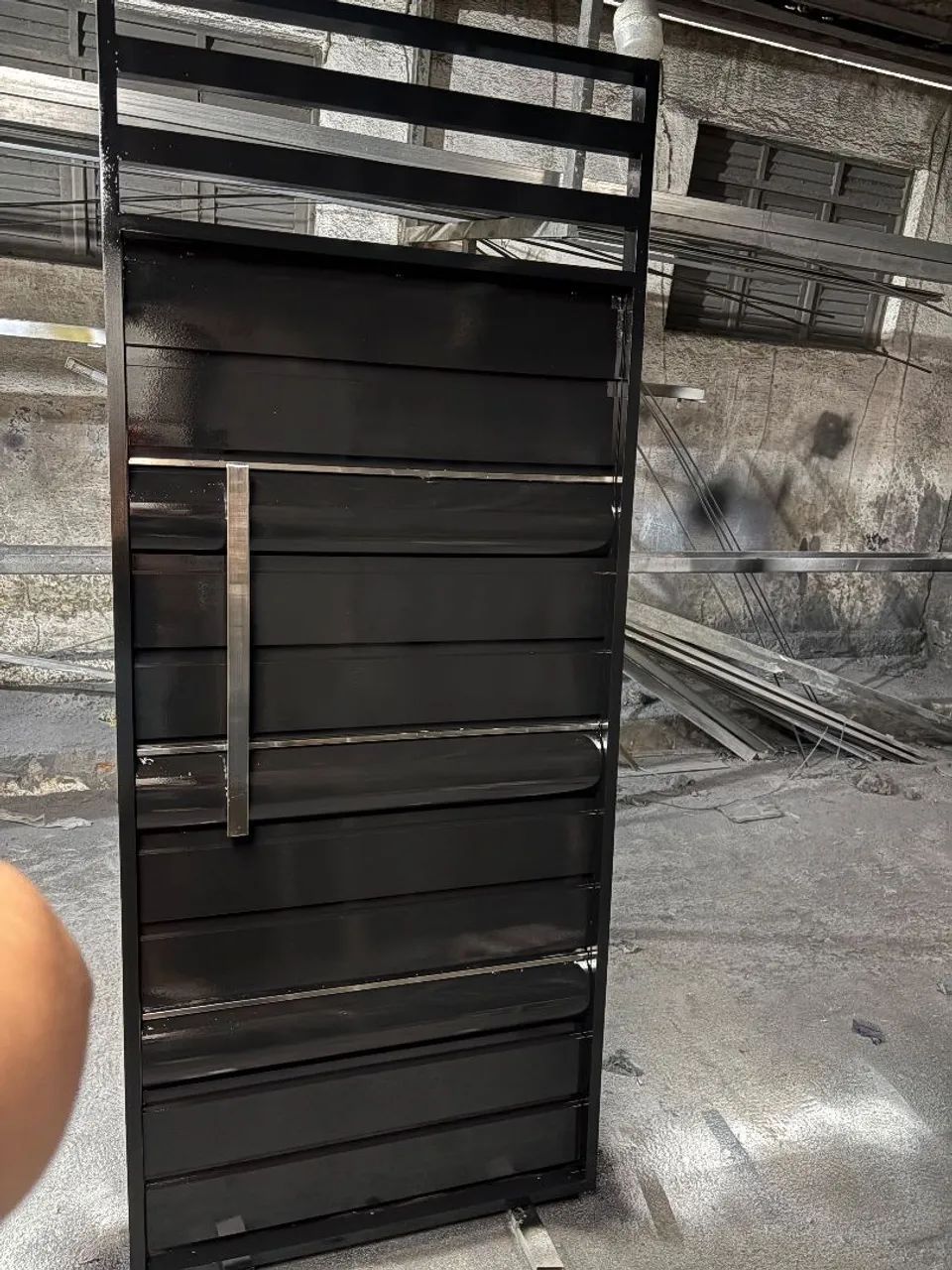 Portão em alumínio com inox 