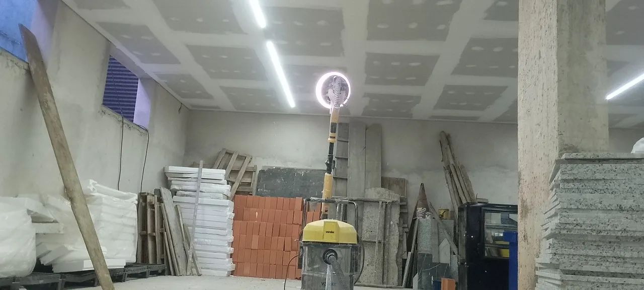 Massa corrida e pintura, forro drywall.