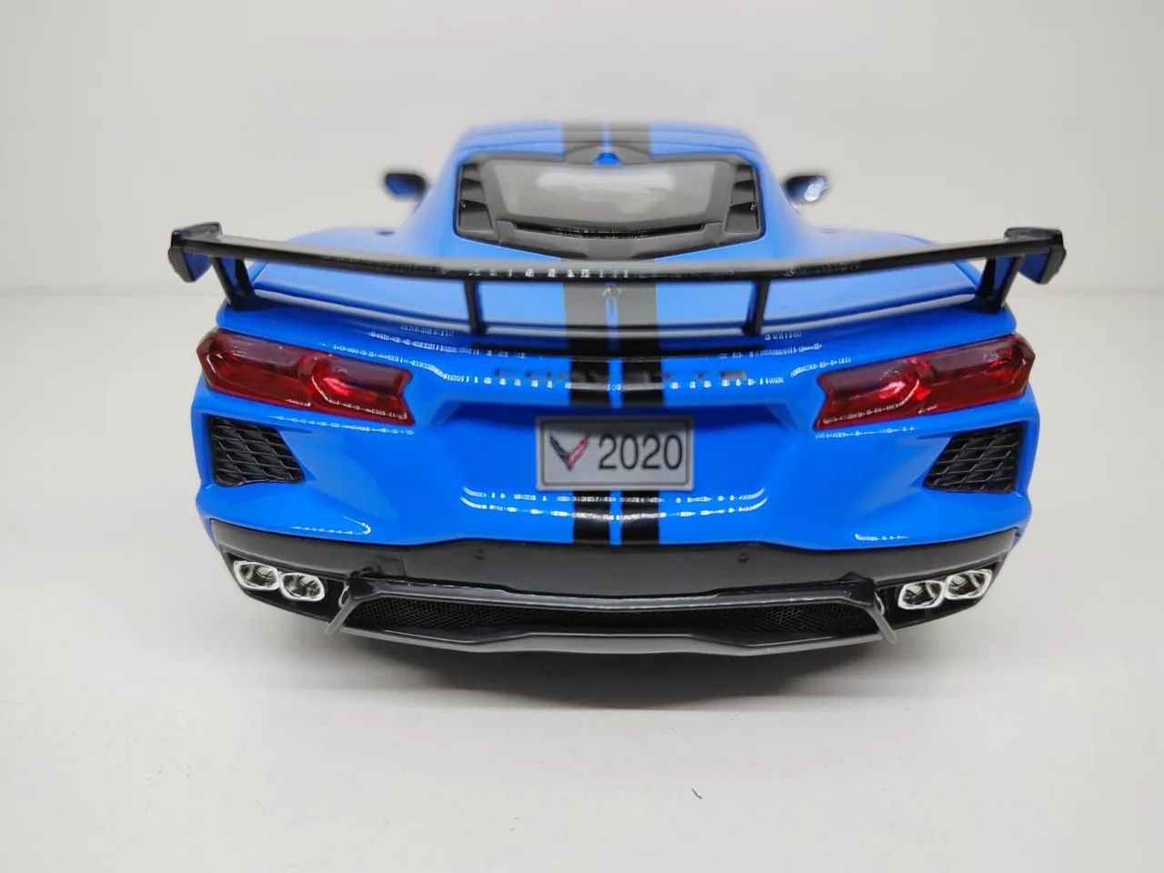Miniatura Chevrolet Corvette Stingray Z51 1/18 - Foto 4