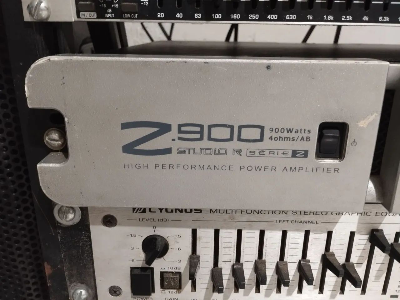Amplificador Studio R Z900