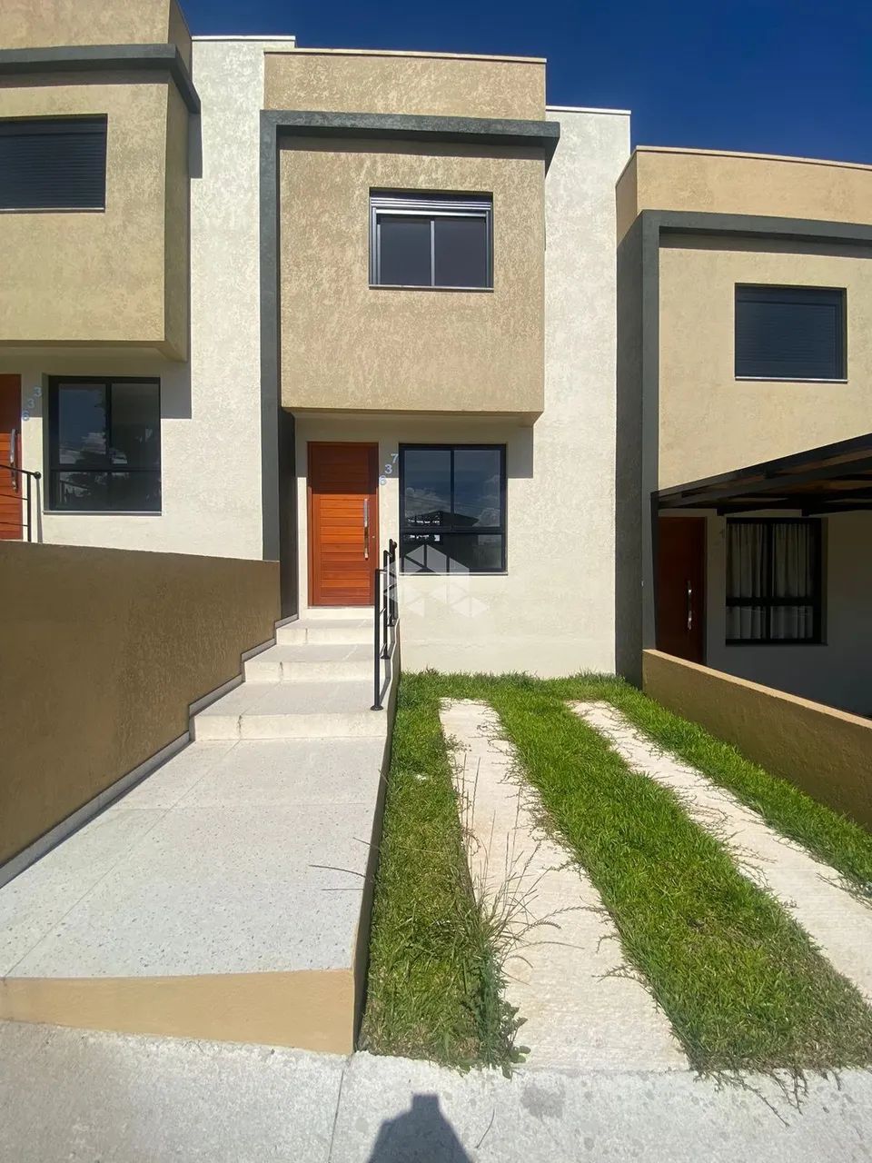 Sobrado duplex com 02 dormitórios em Farroupilha