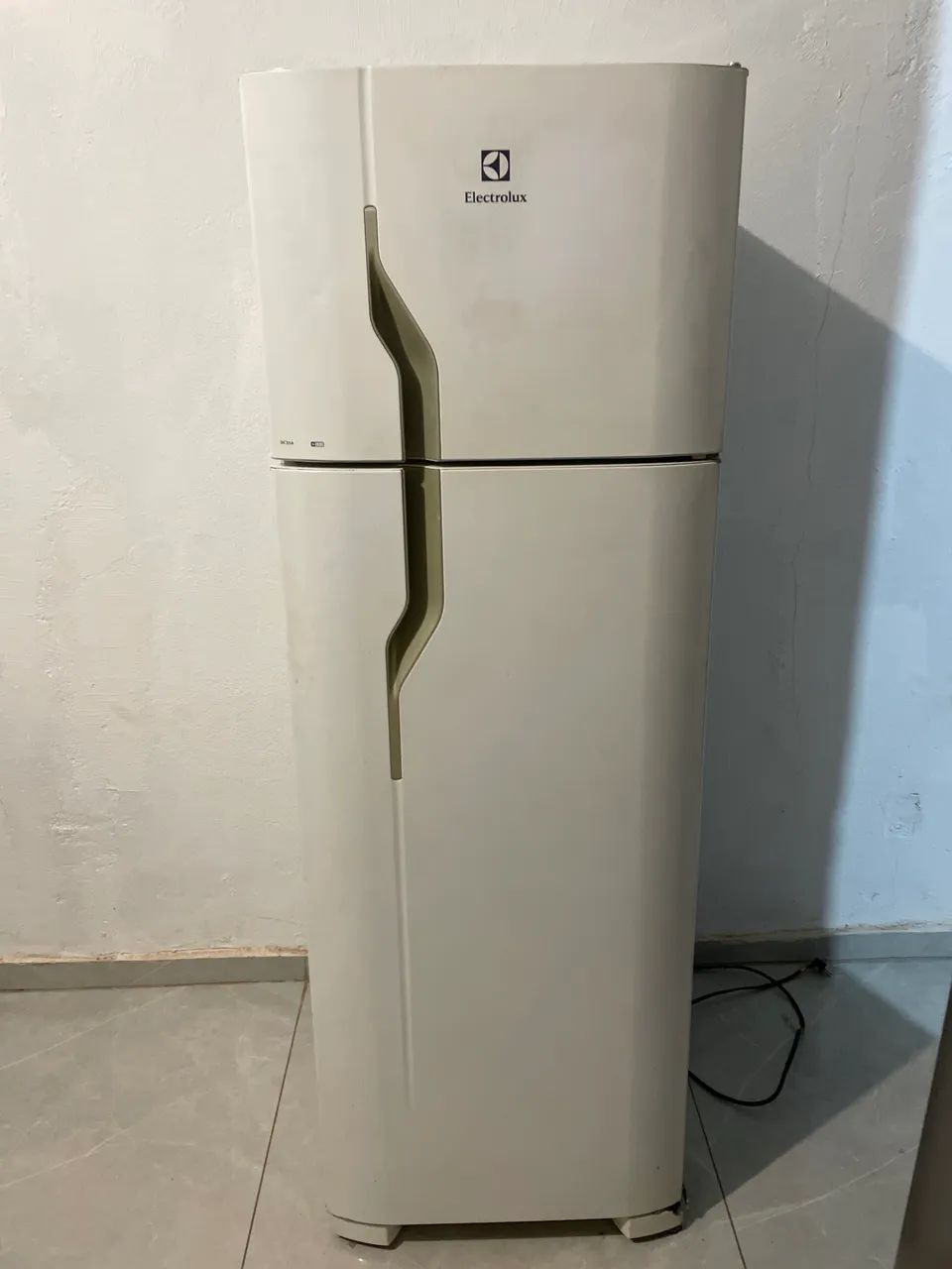 Geladeira Electrolux 2 portas - com Defeito