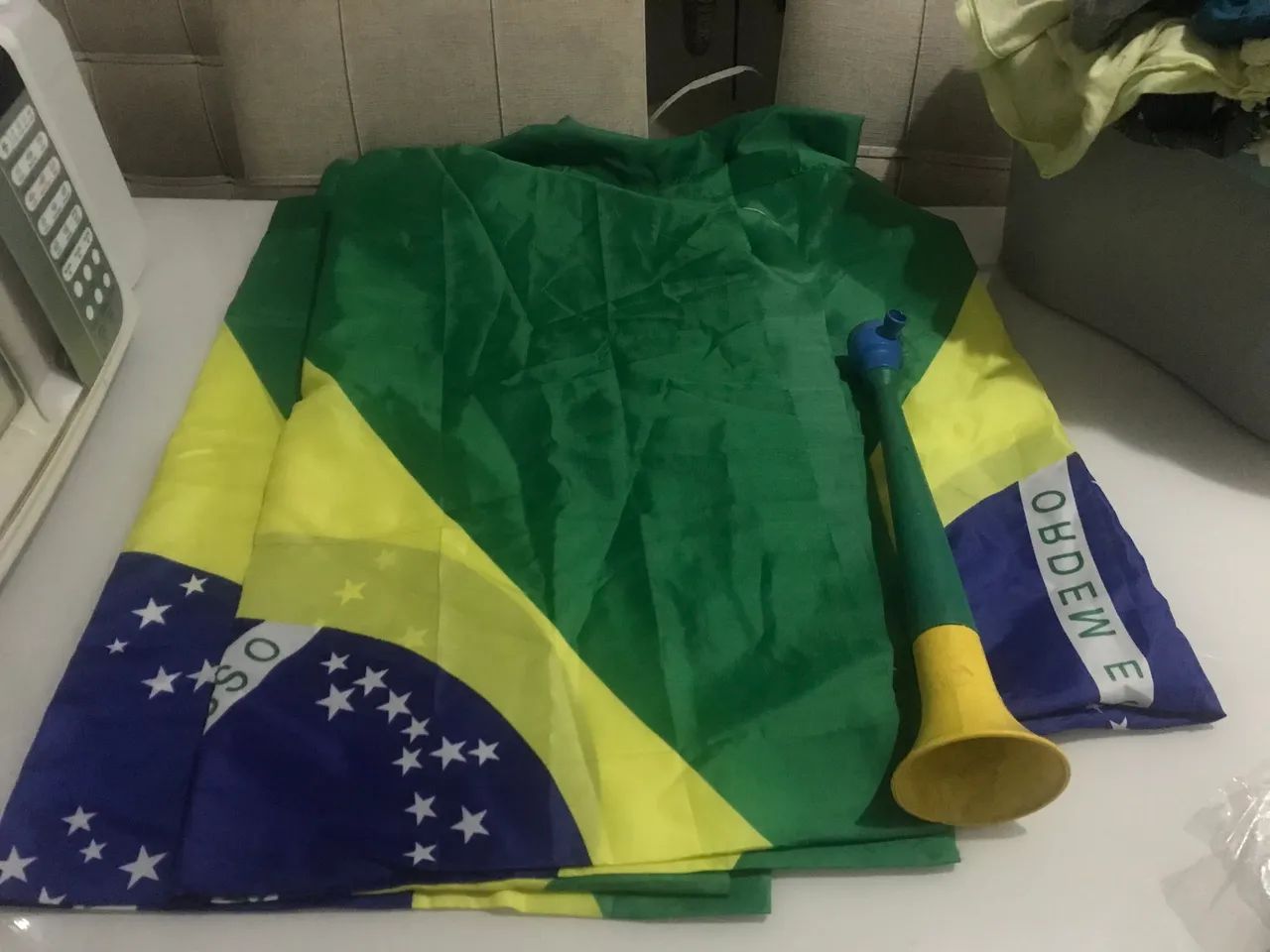 Bandeiras tamanho médio e cornetas  - Foto 5
