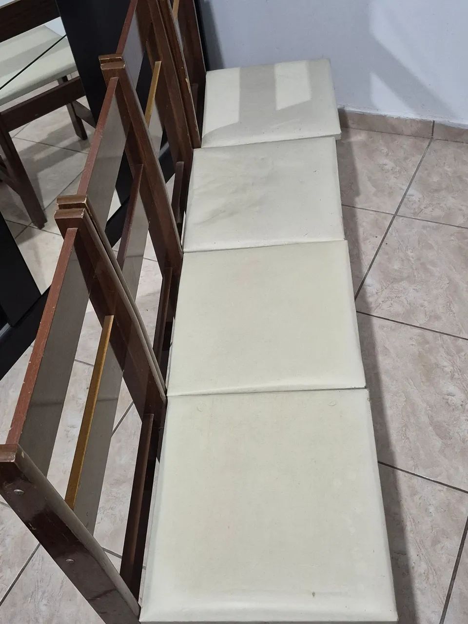Mesa com 4 cadeiras  NÃO ENTREGO  - Foto 5