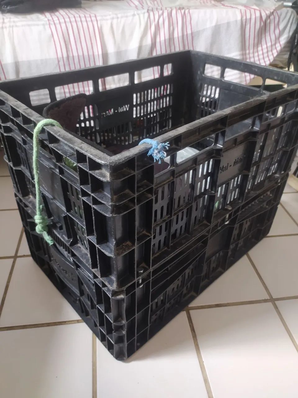 Caixote Plástico Reforçado Grande - Resistente e Multiuso  - Foto 2