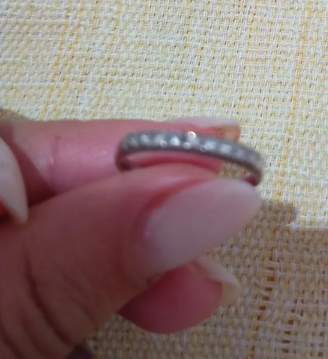 Anel meia aliança ouro branco 18k com brilhantes, 2g