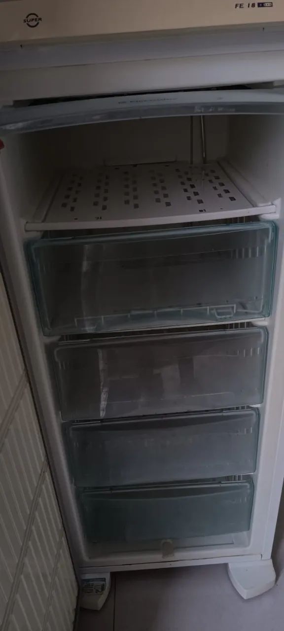 Freezer vertical Electrolux 145L - Foto 2