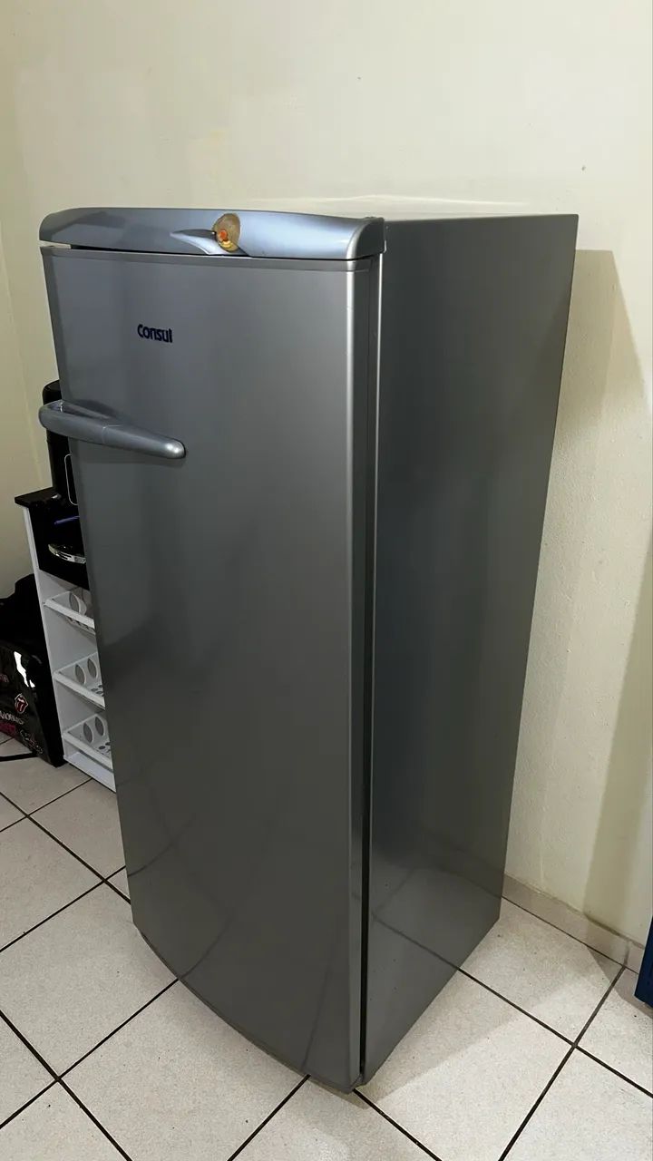 GELADEIRA Á VENDA  $650 - Foto 2