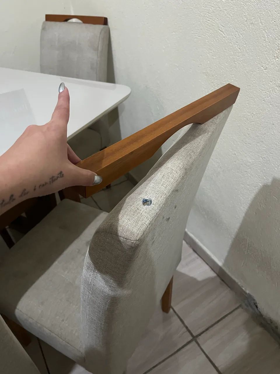 Vende se uma mesa com 6 cadeiras  - Foto 3