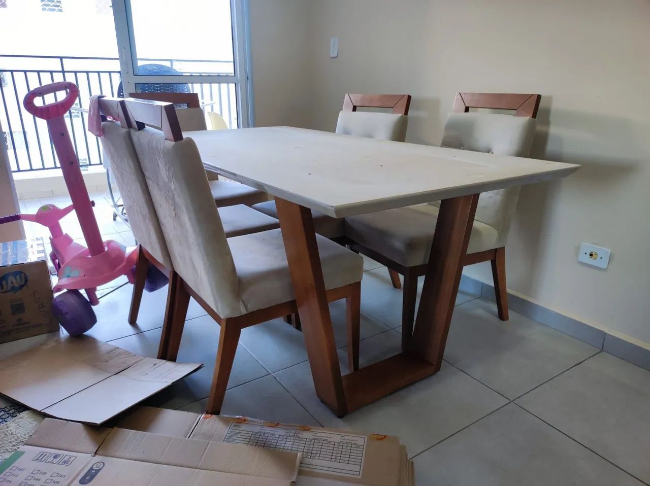 Mesa de jantar com 6 cadeiras 