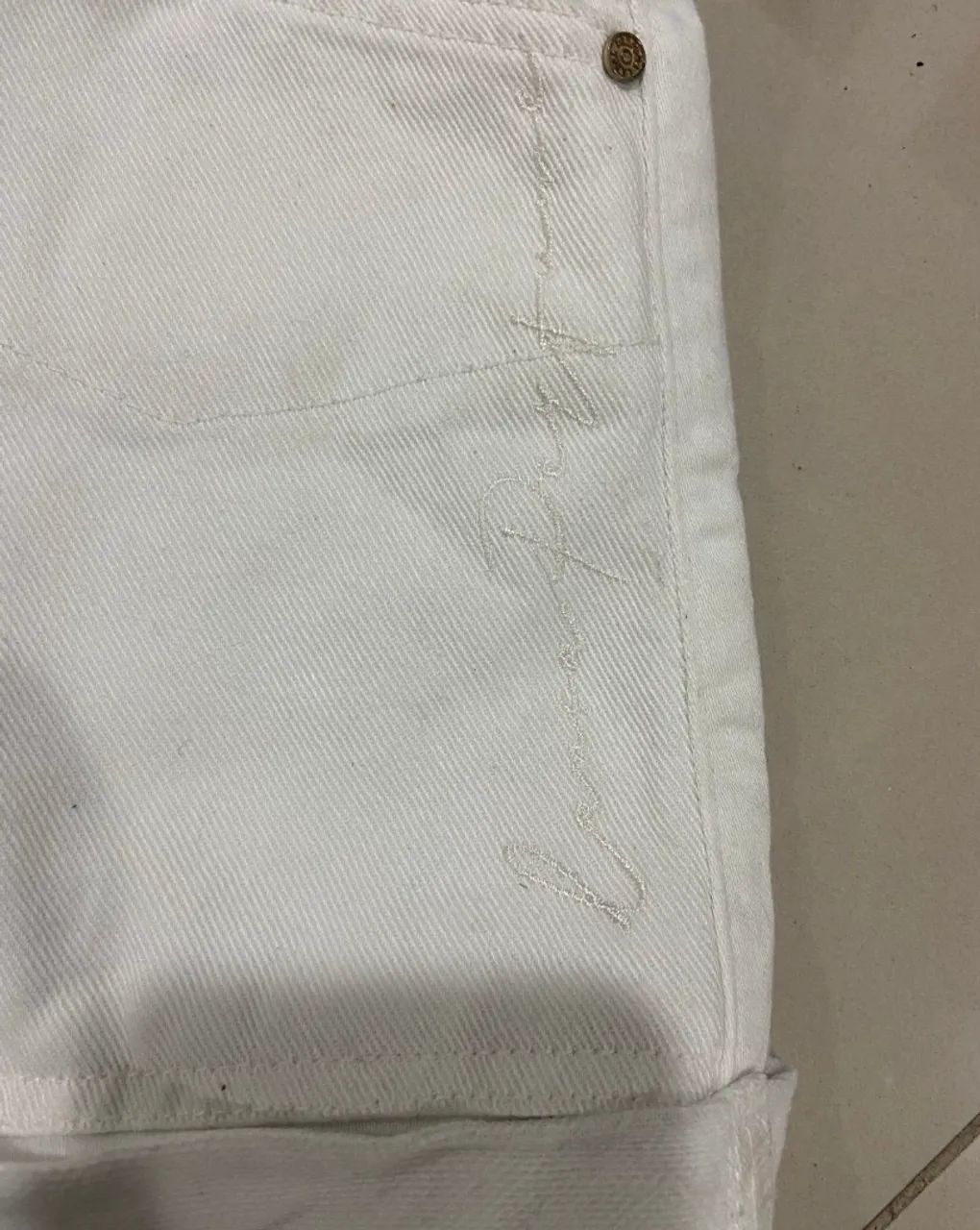 short jeans branco lança perfume - Foto 3