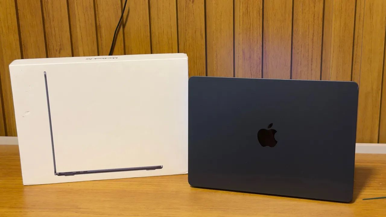 MacBook Air M2, 8GB RAM, 256GB SSD - COM CAIXA 