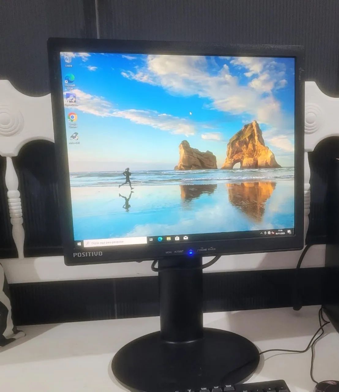 Monitor 17 polegadas Positivo, perfeito estado. 