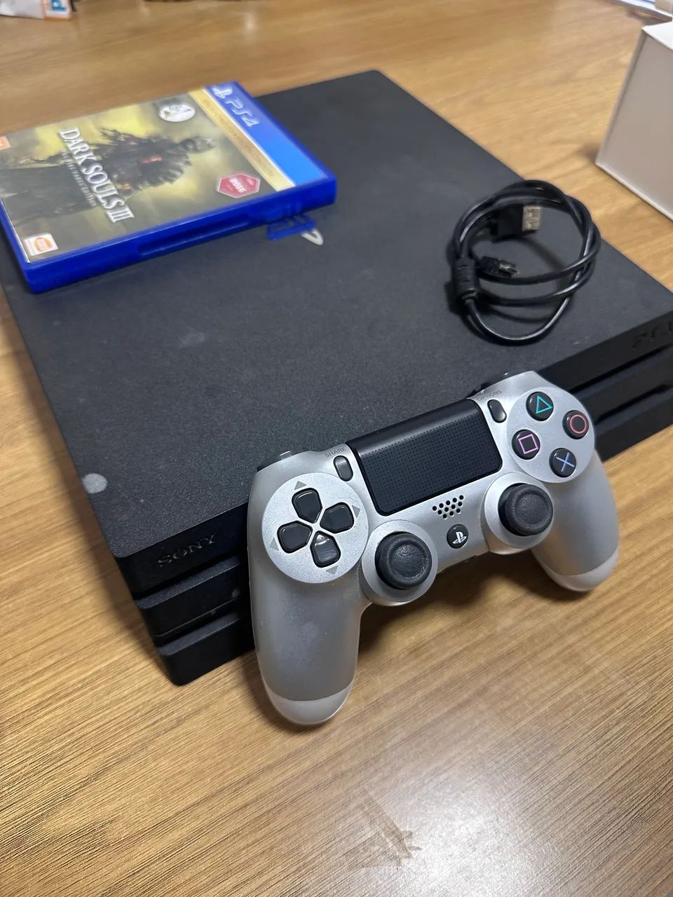 Vendo PS4 Pro 1Tb com 2 Controles e Jogos