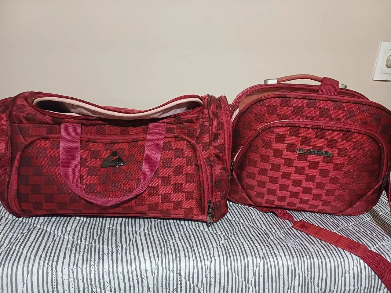 Bolsa e necessaire novíssima 