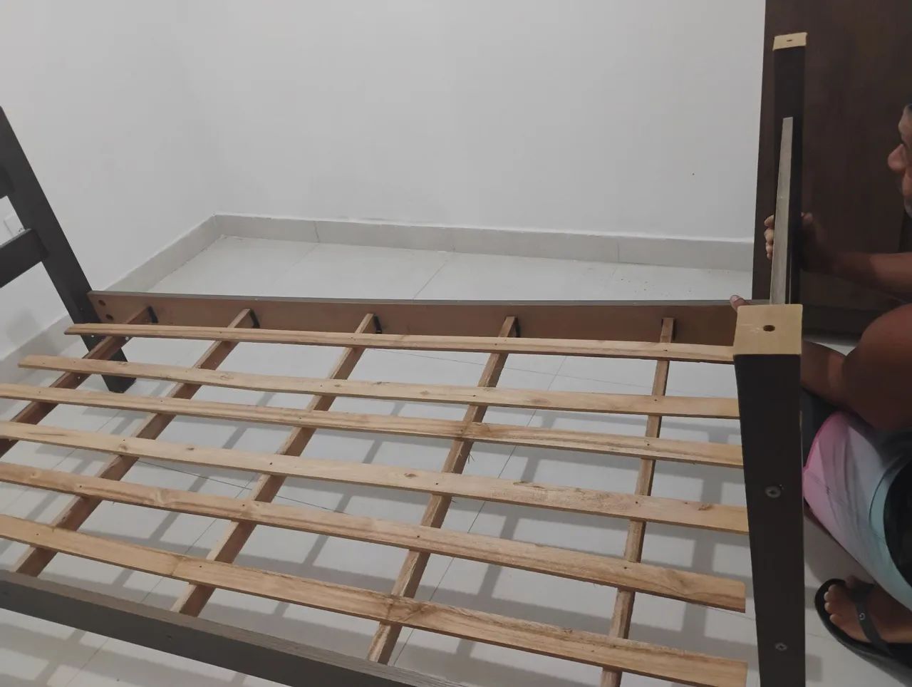 Cama de solteiro ,sem colchão. - Foto 2