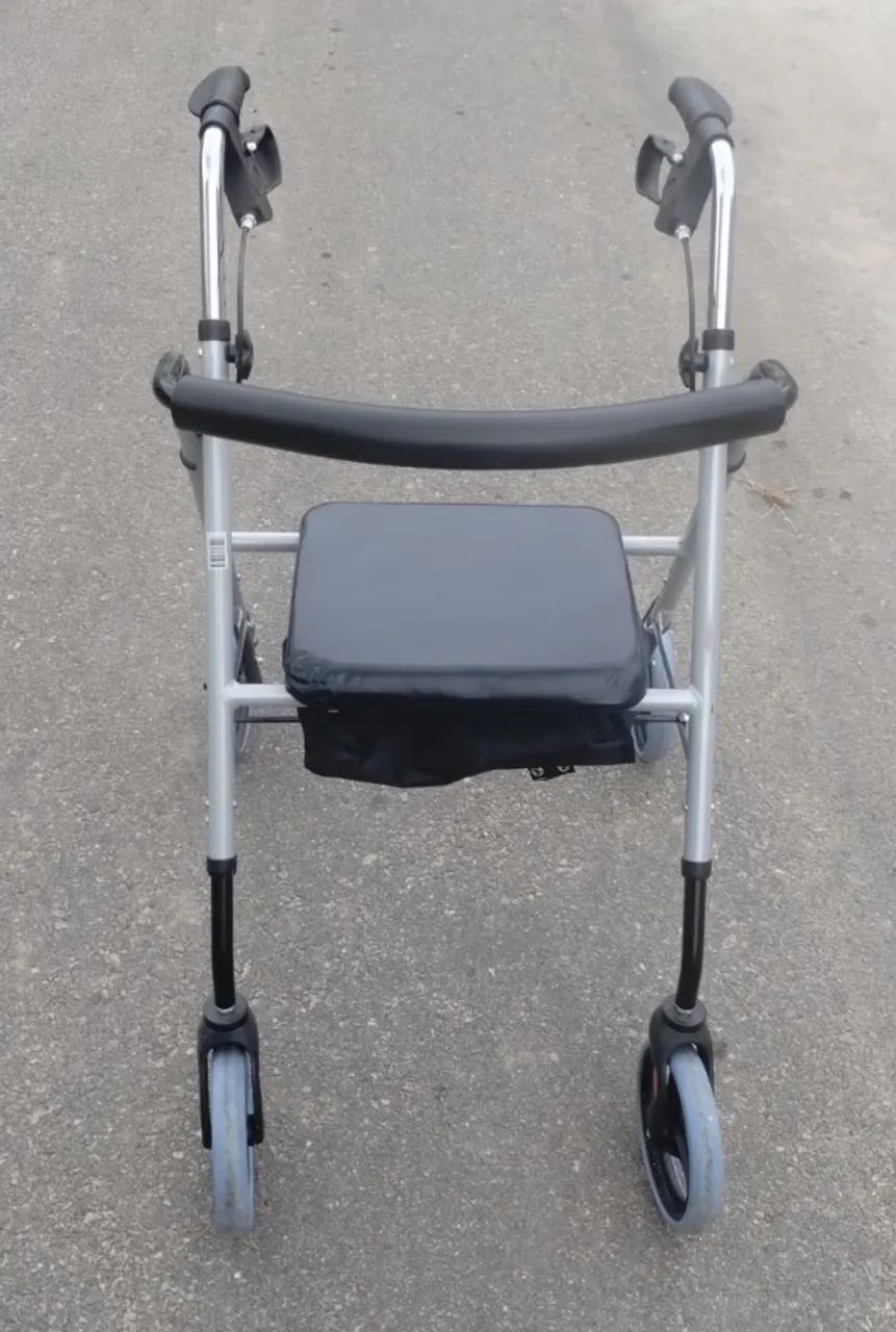 andador dobravel com assento, em aluminio. - Foto 4
