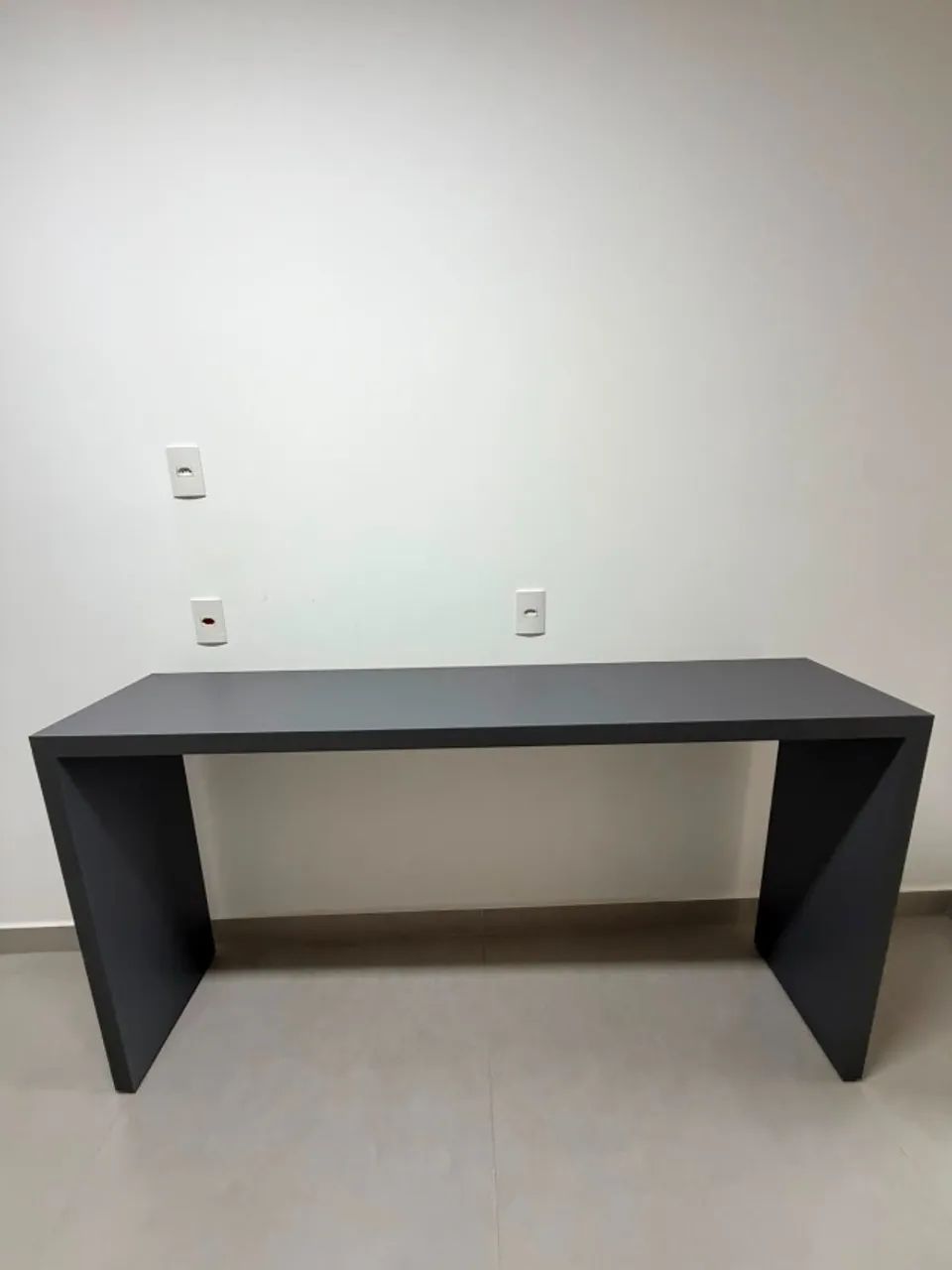 Aparador/Mesa em MDF - Cinza Grafite - Foto 2