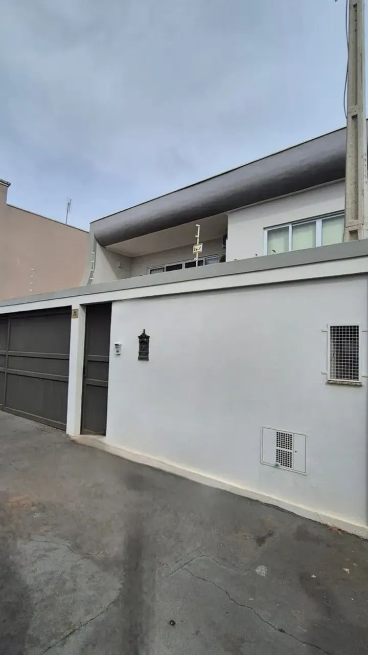 Casa com 3 quartos à venda, área total de 339 m²  Centro  Botucatu
