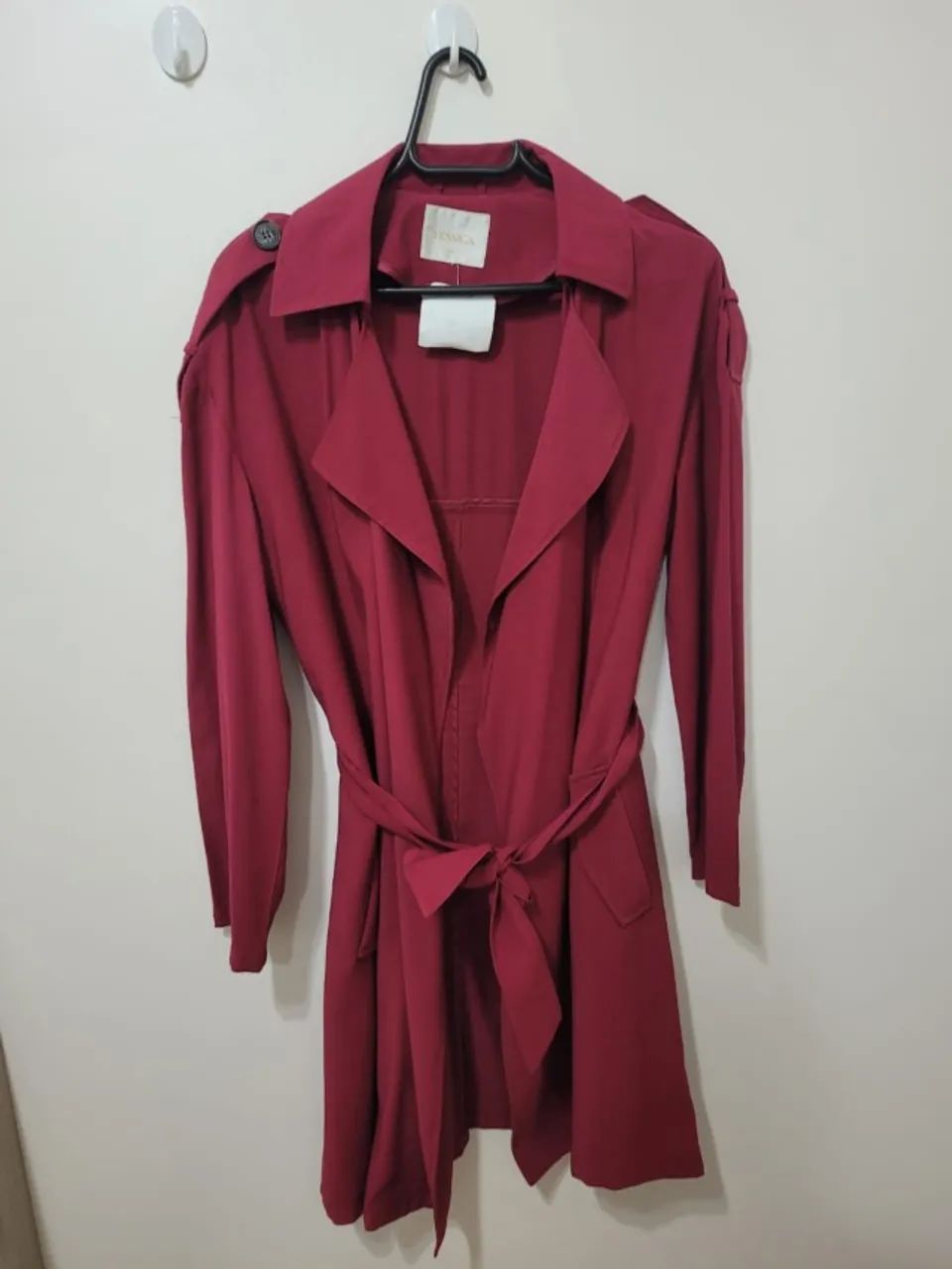 Casaco trench alongado - cor vinho/bordo