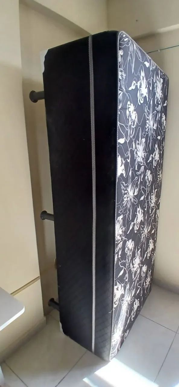 Cama de solteiro Bok em perfeito estado.
